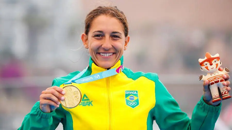 Luisa Baptista, triatleta brasileira atropelada neste sábado (23) que está internada na Santa Casa de São Carlos (SP), receberá o apoio de uma equipe de médicos intensivistas da capital paulista.