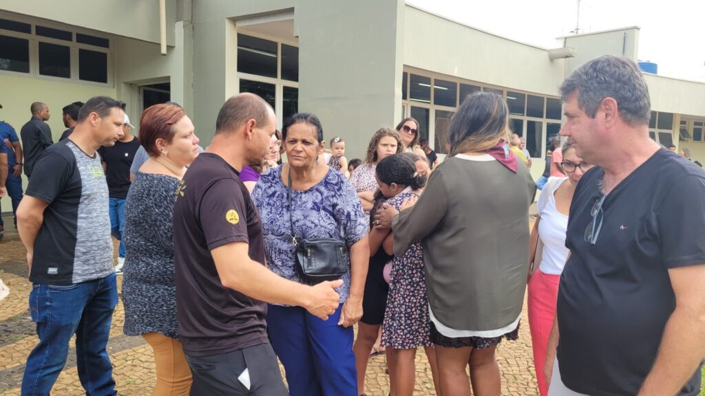 Familiares e amigos se despedem de Joana e Jocicleide, mortas durante temporal em Limeira