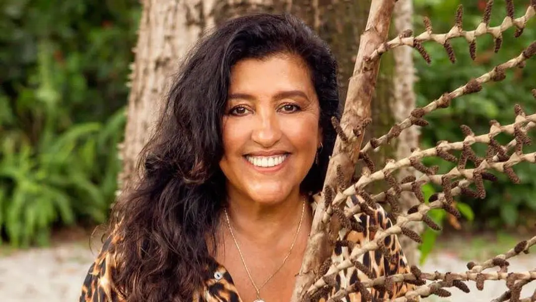 Regina Casé diz que teve lesão na córnea causada por cola de cílios postiços: 'Muito assustador'