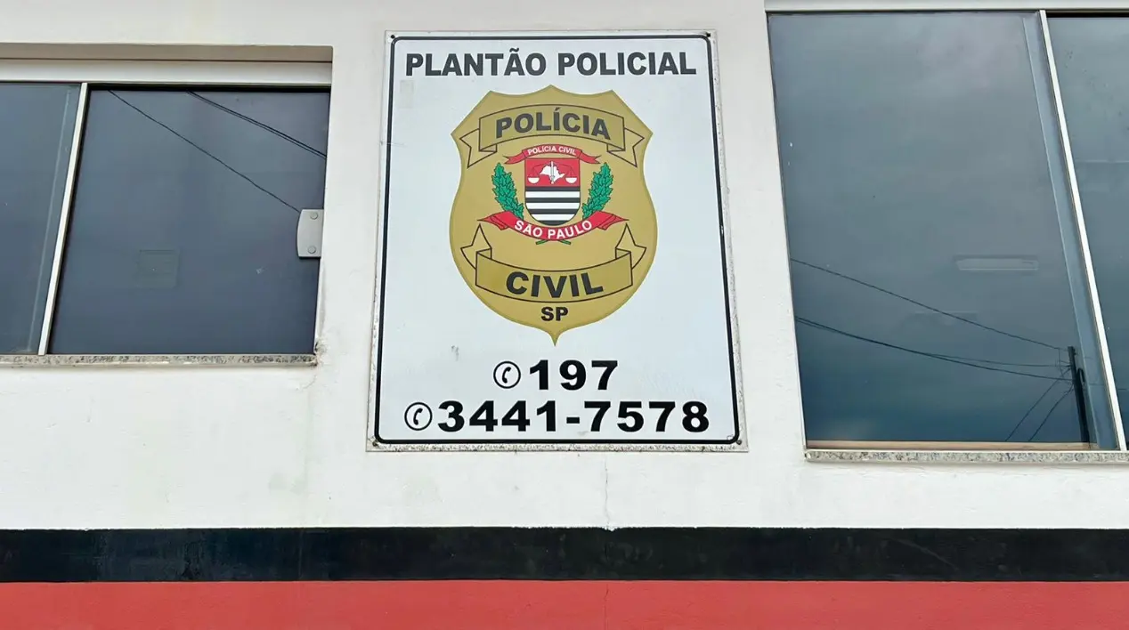 Bandidos armados roubam celular de vítima na Av. Jaime Cheque 