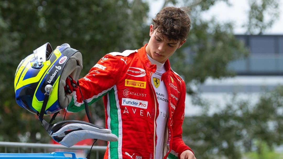 Inglês de 18 anos é o novo piloto reserva da Ferrari