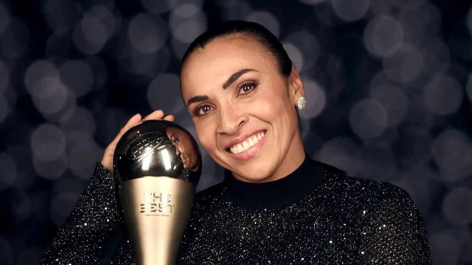 Com homenagem à rainha Marta, Fifa coroa melhores do mundo