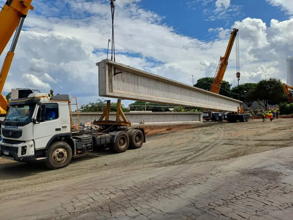 Começa içamento das vigas de concreto para duplicação do viaduto Paulo Natal 1