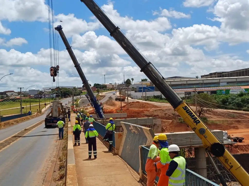 Começa içamento das vigas de concreto para duplicação do viaduto Paulo Natal 5