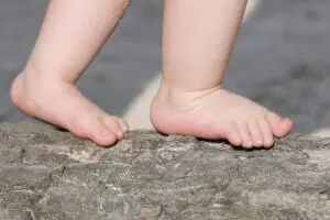 Crianca-engasgada-com-bala-e-salva-por-policiais-civis-e-militares-em-Limeira