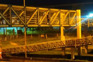 Forças de segurança salvam homem que tentava se jogar de passarela na Anhanguera, em Limeira 
