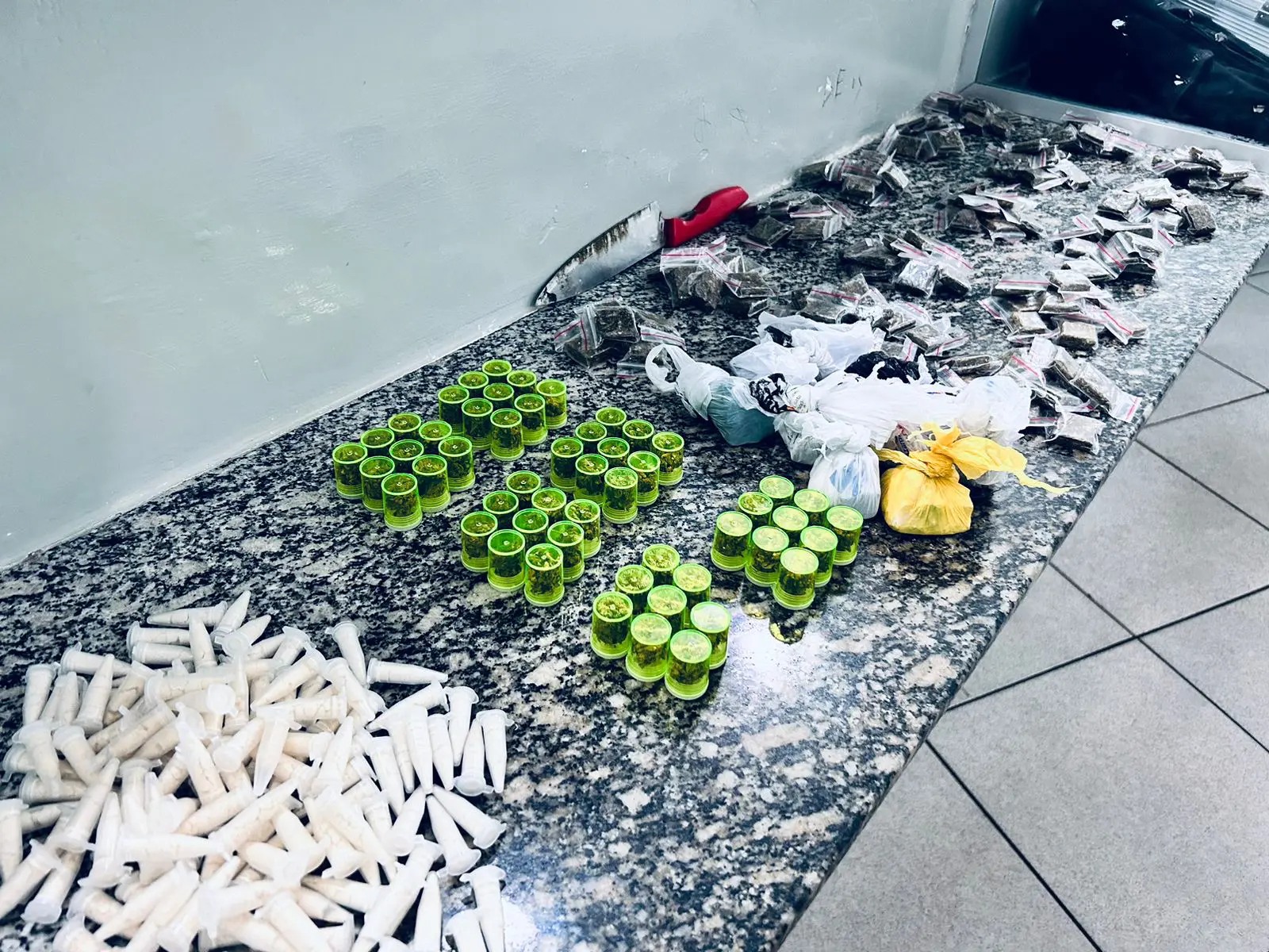 Integrante do PCC é preso pela PM traficando drogas no Pq. Novo Mundo