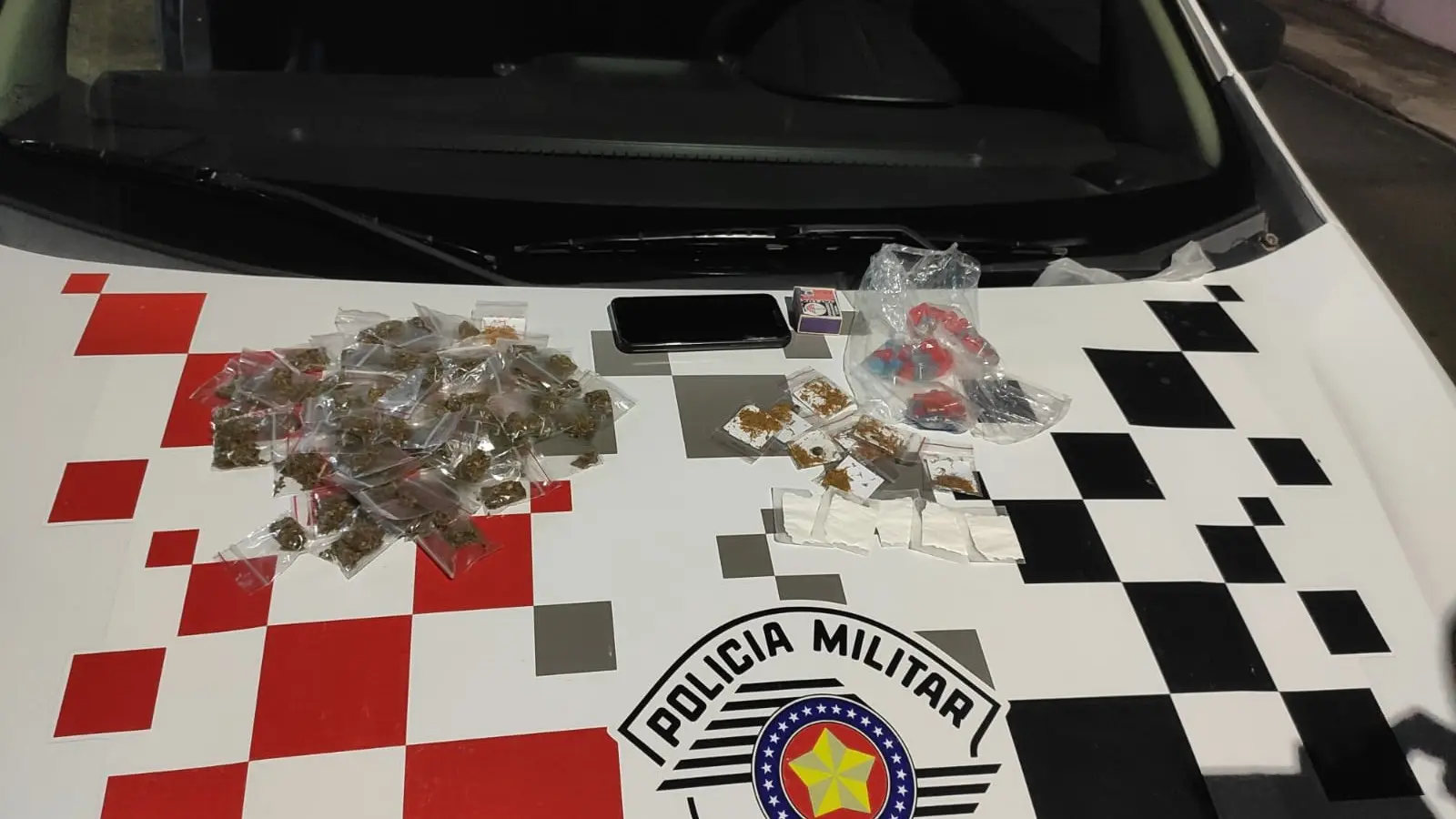 Jovem é preso pela PM traficando drogas no Geada, em Limeira