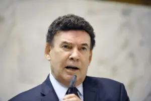 Morre Campos Machado