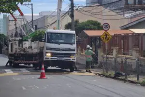 Rompimento de cabo de energia foi causado por gavião e gera interdição no Centro de Limeira 