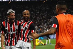 São Paulo derruba tabu e vence o Corinthians em Itaquera pela 1ª vez