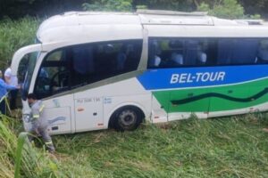 Acidente com ônibus deixa 25 feridos na Rio-Santos