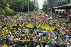 Ato na Paulista reúne apoiadores de Bolsonaro