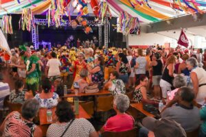 Baile da Terceira Idade abre Carnaval em Limeira