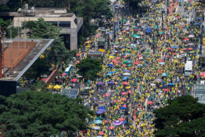 Bolsonaro reúne milhares na Paulista, nega trama golpista e fala em abuso de alguns3