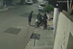 Câmera de Segurança flagra furto de moto no Belinha Ometto, me Limeira 