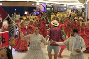 Carnaval no Limeira Shopping começa neste sábado com escola de samba, matinê e show