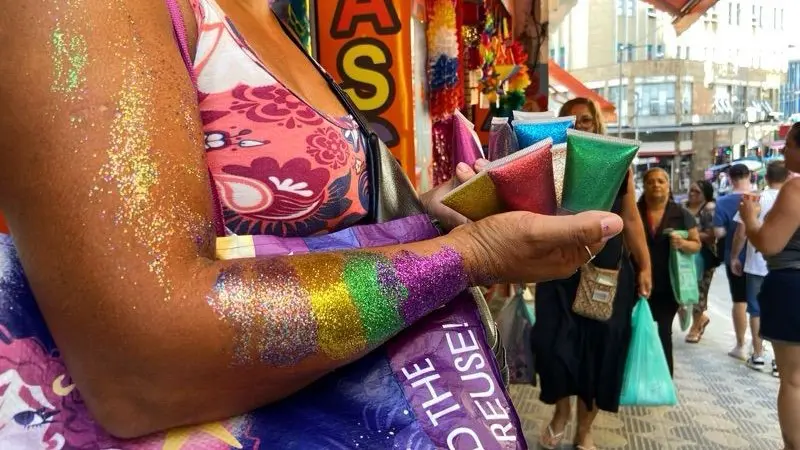 Carnaval tintas e aerossóis podem causar irritação e vermelhidão na pele