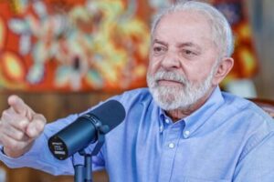 Governo ameaça tirar cargo e verba de deputados que assinaram impeachment de Lula