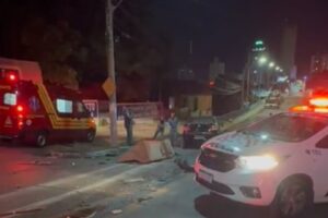Vídeo: motorista se choca em contenção de concretocontenção de concreto do Viaduto Jânio Quadros