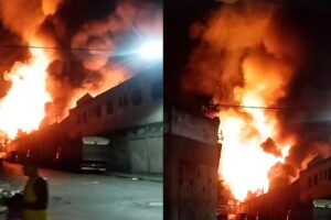 Incêndio destrói galpão da Receita Federal em Santos