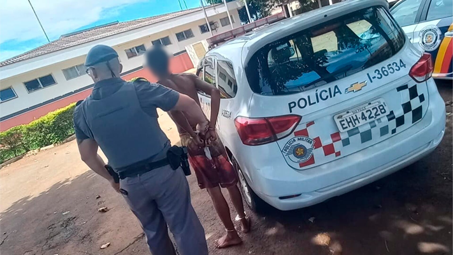 Jovem é preso com drogas após tentar fugir da PM em Iracemápolis