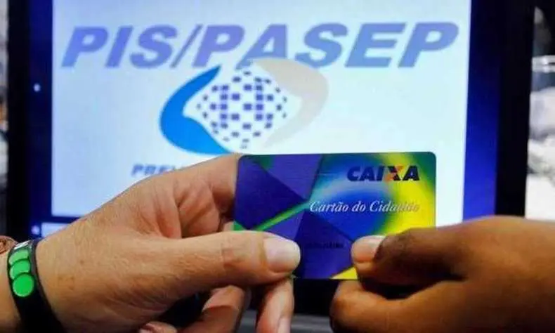 Cerca de 1,7 milhão de trabalhadores com carteira assinada nascidos em janeiro podem sacar, a partir desta quinta-feira (15), o valor do abono salarial do Programa de Integração Social (PIS) e do Programa de Formação do Patrimônio do Servidor Público (Pasep) em 2024. A quantia está disponível no aplicativo da Carteira de Trabalho Digital (disponível na App Store e na Google Play) e no Portal Gov.br.