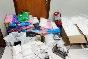 PM desmantela distribuidora de drogas e homem é preso, em Limeira