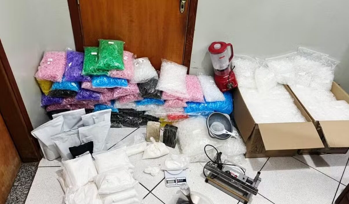 PM desmantela distribuidora de drogas e homem é preso, em Limeira