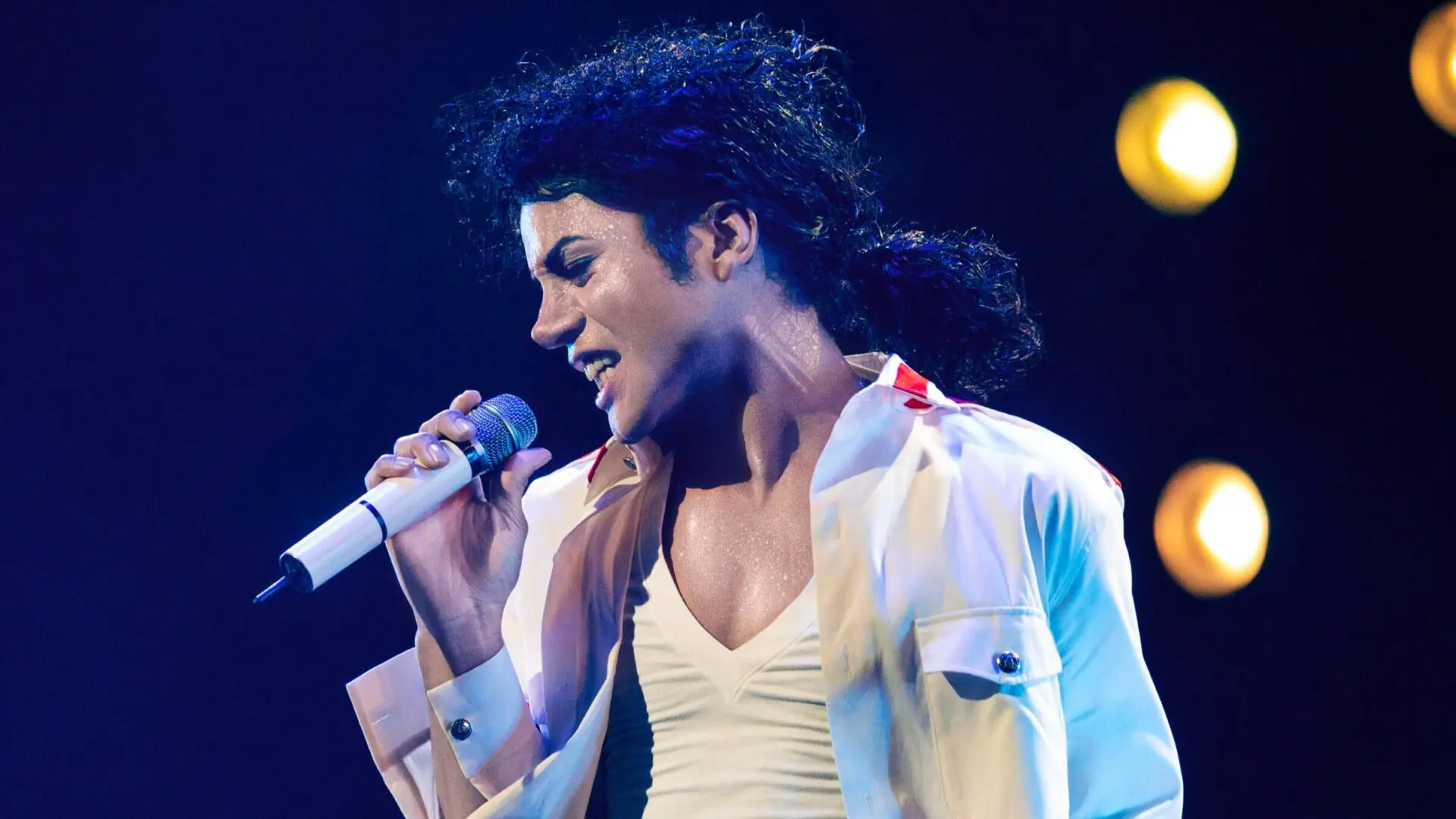 Sobrinho de Michael Jackson encarna cantor em 1ª foto de cinebiografia