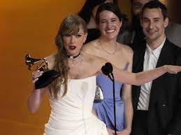 Taylor Swift vence Grammy de álbum do ano e quebra recorde; veja lista