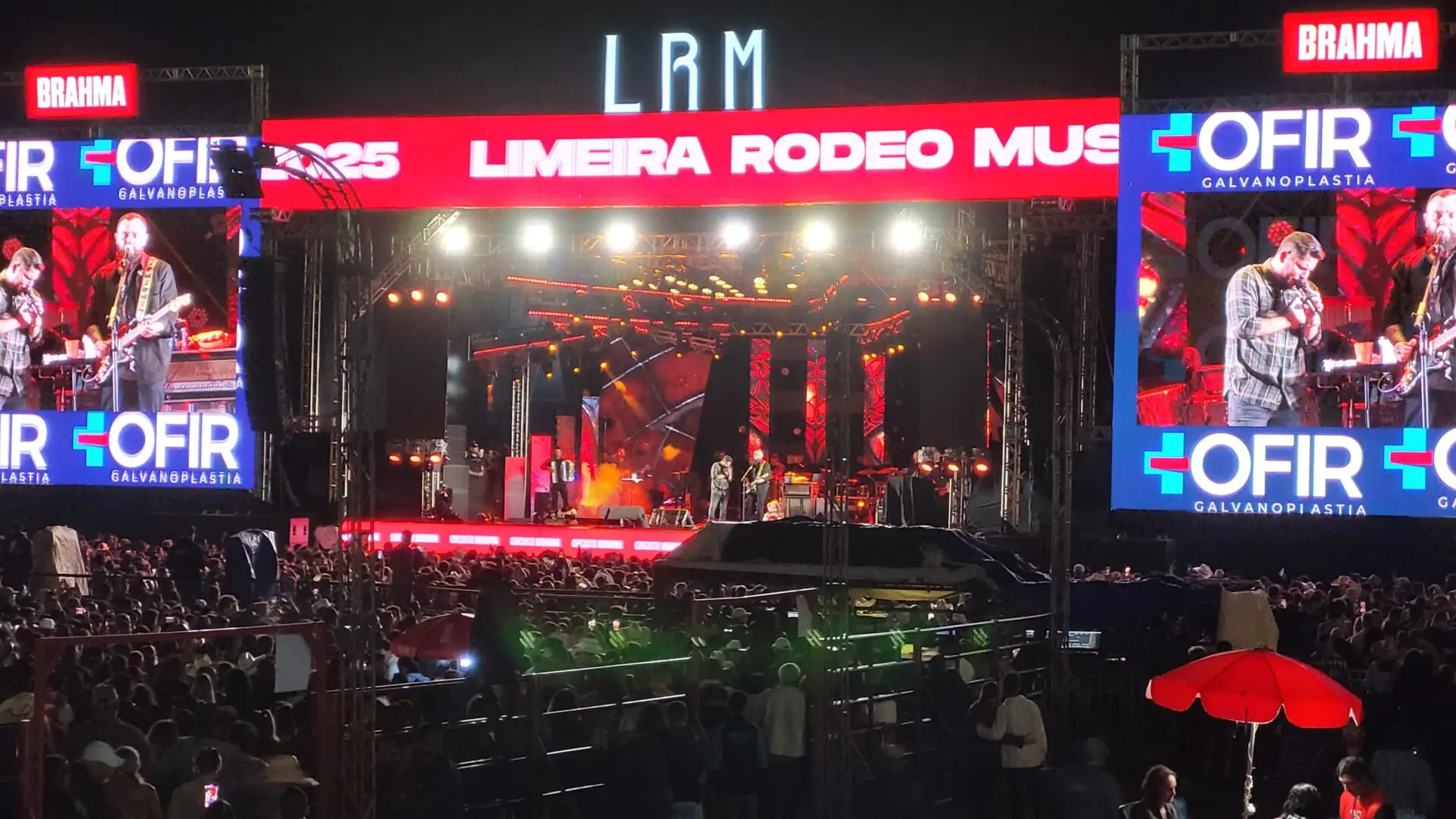 Jorge e Mateus no palco do Limeira Rodeo Music 2024