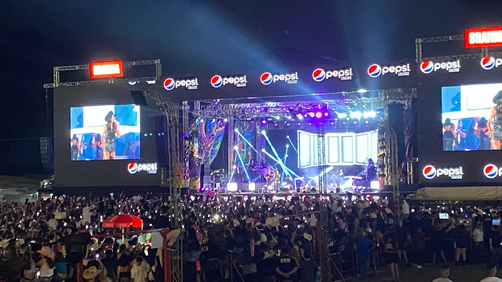 Ana Castela abre 1ª noite do Limeira Rodeo Music em grande estilo