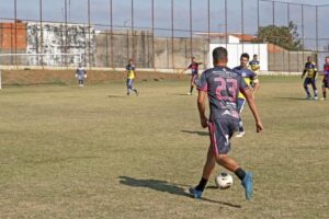 Campos de Limeira sediam competições de futebol amador no domingo (17)