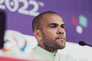 Daniel Alves deixa prisão após pagar R$ 5,4 milhões de fiança