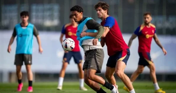 Filho de Ronaldinho Gaúcho treina com o elenco principal do Barcelona3