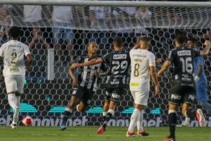 Já classificada, Inter perde para o Santos fora de casa