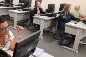 Limeira oferece curso de Informática e Smartphones para idosos