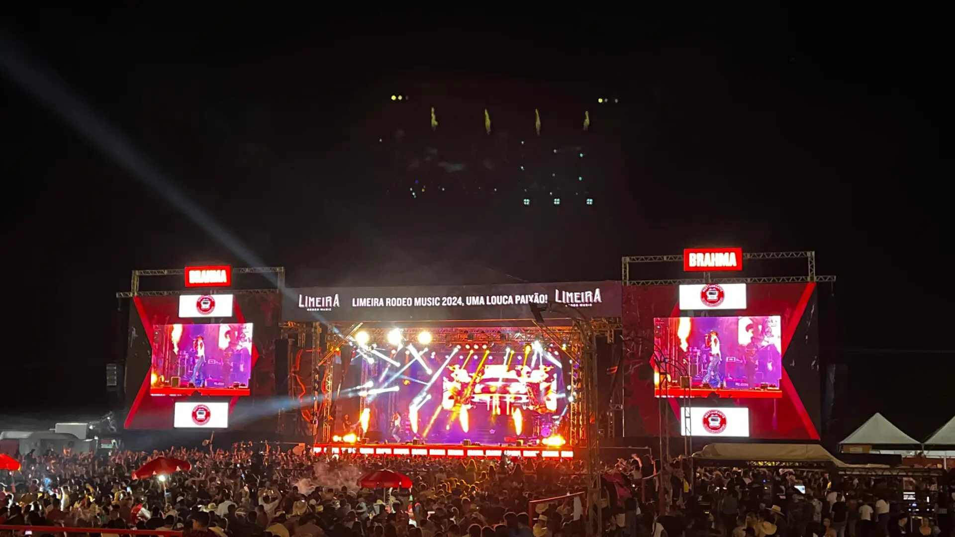 Luan-Pereira-anima-publico-do-Limeira-Rodeo-Music