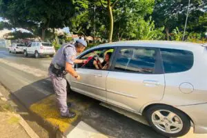 PM de Limeira presenteia mulheres com rosas pelo Dia Internacional da Mulher 9