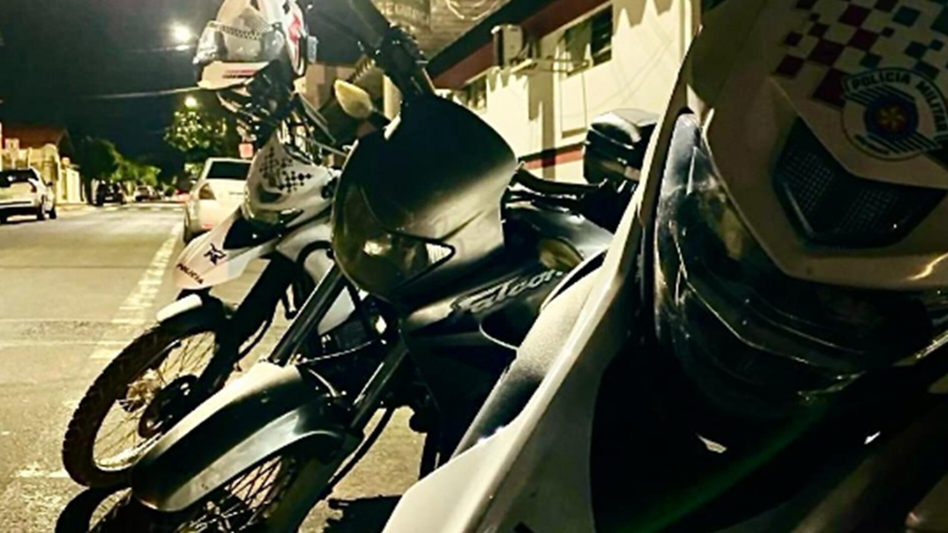 PM localiza moto furtada e dois são detidos no NS. das Dores, em Limeira 
