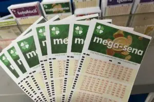Um apostador de Limeira levou para casa R$ 24.404,31 no concurso 2.704 da Mega-Sena. O sorteio foi na noite deste sábado (23). Ele acertou cinco das seis dezenas sorteadas.
