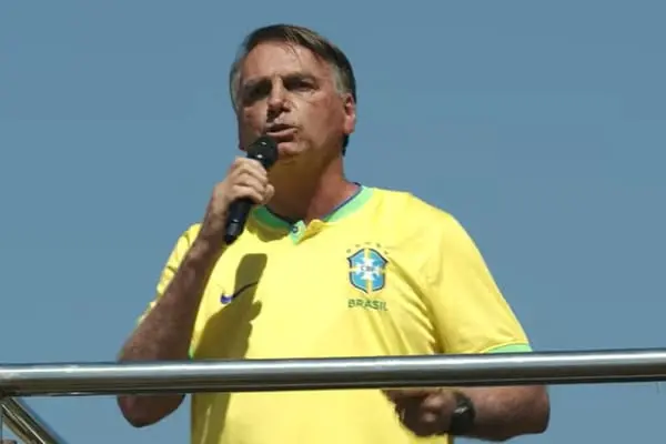 Bolsonaro exalta Musk, e ato eleva ataques a Moraes e Pacheco com retórica sobre trama golpista