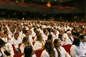 Brasil tem 575.930 médicos ativos 2,81 por mil habitantes
