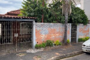 Casa abandonada gera preocupação na Vila Primavera, em Limeira 