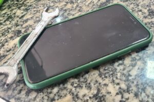 Comerciante compra seu próprio celular que foi furtado de seu restaurante 1