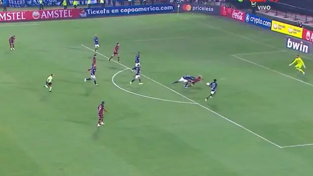 Conmebol divulga áudio do VAR de pênalti e expulsão em jogo do Flamengo