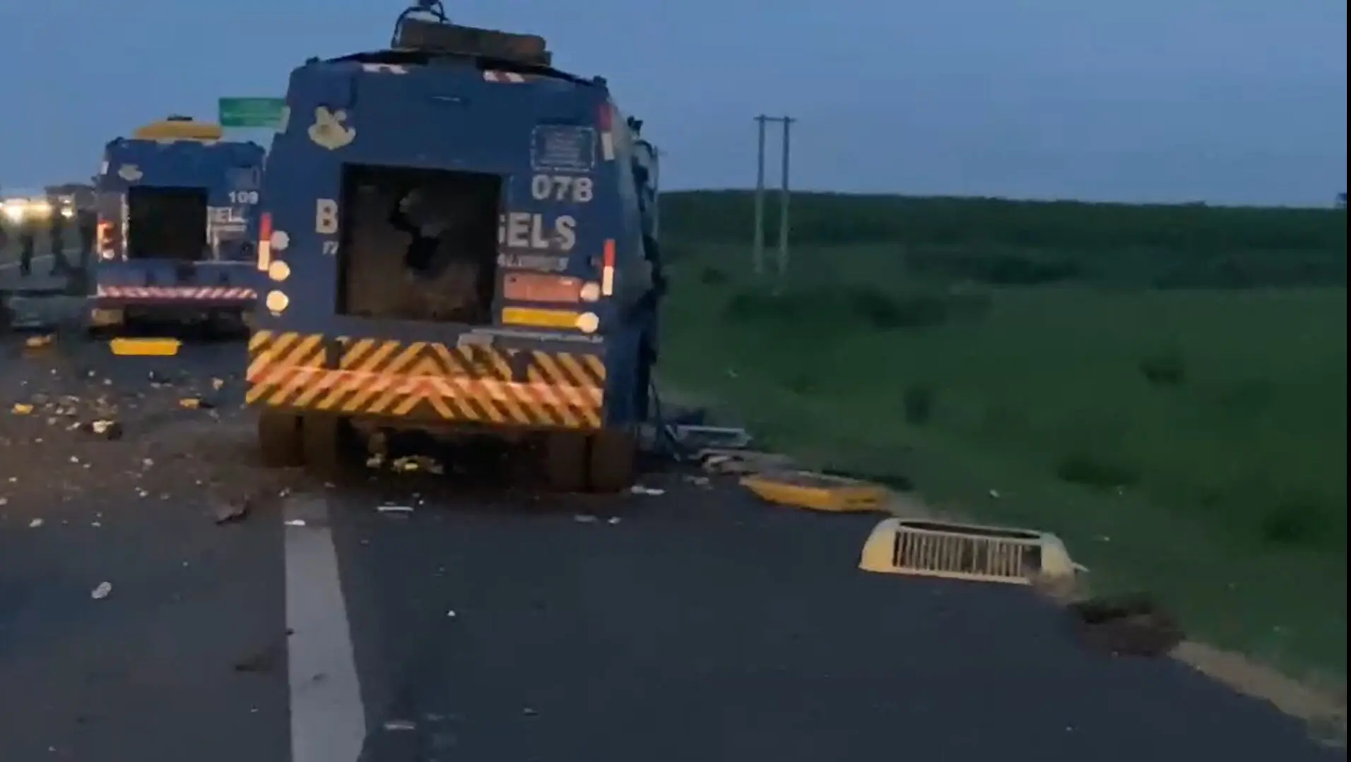 Criminosos explodem dois carros-fortes em Cordeirópolis