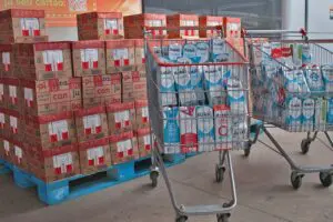 Fundo-Social-de-Limeira-recebe-doacao-de-dois-mil-litros-de-leite
