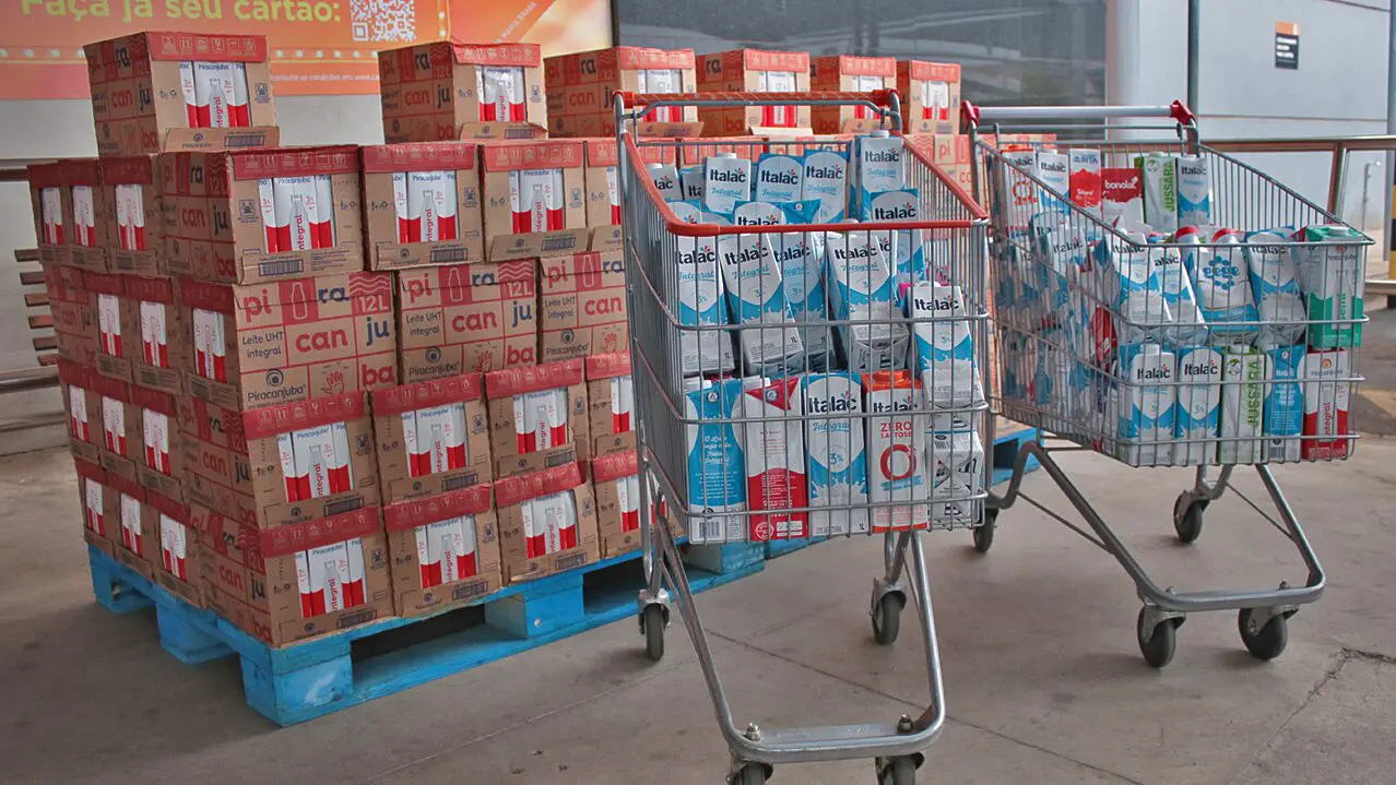 Fundo-Social-de-Limeira-recebe-doacao-de-dois-mil-litros-de-leite